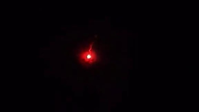 Cahaya misterius di langit Majalengka