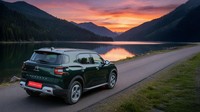 Mobil baru asal Prancis itu tersedia dalam sejumlah pilihan warna, yakni Polar White, Steel Grey, Garnet Red, Cosmo Blue, Pearl Nera Black dan Deep Forest Green. Foto: Doc. Citroen India.