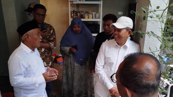 Gubernur Jawa Barat Dedi Mulyadi mengunjungi rumah Yai Mim dan Sahara di Joyogrand Kavling Depag Atas, Kota Malang