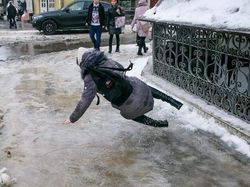 Detik-detik Kena Sial yang Tertangkap Kamera, Pas Banget!