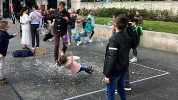 Kepeleset karena gelembung sabun. Foto: Reddit via Bored Panda