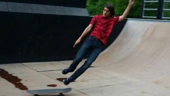 At least, he looks cool. Foto: paperhatprophetPHC via Bored Panda