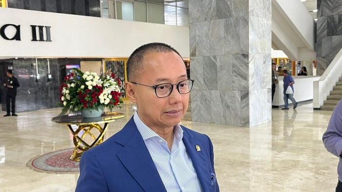 Wakil Ketua MPR Eddy Soeparno di kompleks parlemen, Senayan, Jakarta, Senin (6/10/2025).