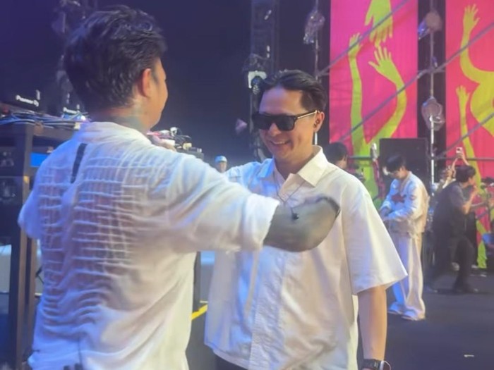 Erika Carlina Momen Erika Carlina dilamar DJ Bravy di Synchronize Fest 2025.