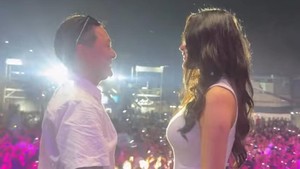 Erika Carlina tampak salah tingkah, menunduk malu-malu sambil tersenyum lebar mendengar lamaran sang kekasih. Foto: Instagram @bravyson.vconk / @rachelvennya