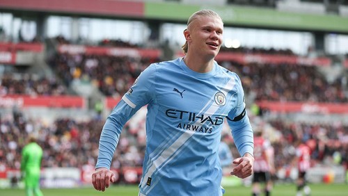 BRENTFORD, ENGLAND - OCTOBER 5: Manchester Citys Erling Haaland celebrates scoring his sides first goal during the Premier League match between Brentford and Manchester City at Gtech Community Stadium on October 5, 2025 in Brentford, England. (Photo by Rob Newell - CameraSport via Getty Images)