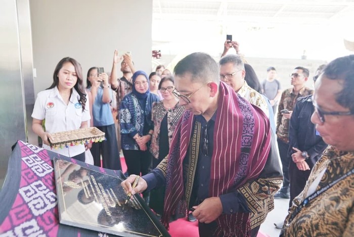 Fadli Zon menghadiri Aktivasi Pusat Budaya Indonesia (PBI), Dili, Timor Leste, sekaligus menandatangani peresmian Patung Garuda.