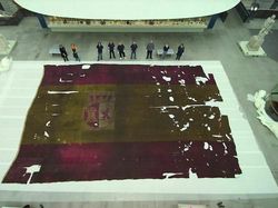 Wow! Manusia Tampak Mini Banget di Dekat Benda-Benda Raksasa