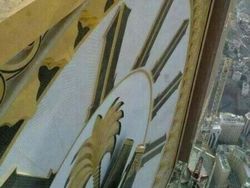 Wow! Manusia Tampak Mini Banget di Dekat Benda-Benda Raksasa