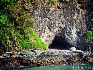 Goa Purba di Pulau Kunti dan Mitos Anti Jomlo