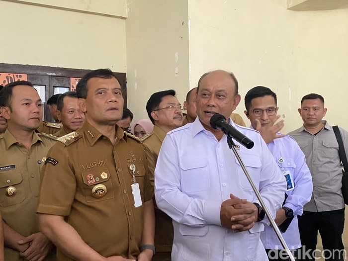 Gubernur Jateng Ahmad Luthfi dan Kepala Badan Gizi Nasional (BGN) Dadan Hindayana di GOR Jatidiri, Kota Semarang, Senin (6/10/2025).