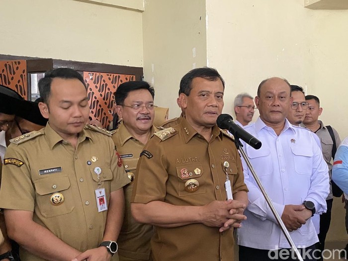Gubernur Jateng Ahmad Luthfi dan Kepala Badan Gizi Nasional (BGN) Dadan Hindayana di GOR Jatidiri, Kota Semarang, Senin (6/10/2025).