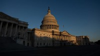 Shutdown pemerintah federal AS memasuki hari keenam di Washington D.C., Senin (6/10/2025). REUTERS/Anna Rose Layden 