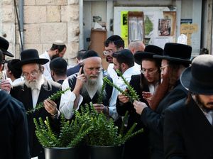 Jelang Sukkot, Warga Yahudi di Yerusalem Sibuk Siapkan Perlengkapan Ritual