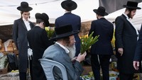 Perayaan Sukkot, yang dikenal juga sebagai Hari Raya Pondok Daun, merupakan salah satu hari raya besar dalam tradisi Yahudi untuk mengenang perjalanan bangsa Israel di padang gurun setelah keluar dari Mesir. REUTERS/Ronen Zvulun