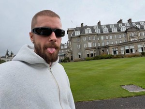 Keseruan Justin Bieber Main Golf di Hotel Mewah Skotlandia