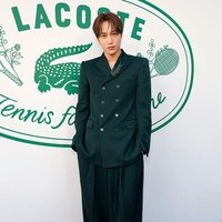 Kai EXO menjadi tamu istimewa di peragaan busana wanita Lacoste Spring/Summer 2026 show pada Minggu (5/10/2025) waktu setempat. Foto: Getty Images