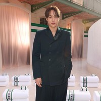 Lagi-lagi, Kai EXO disebut lolos “kutukan” Getty Images karena wajahnya terlihat flawless dalam foto tanpa editan. Foto: Getty Images
