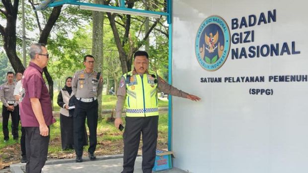 Kakorlantas Polri Irjen Agus Suryonugroho mengunjungi pembangunan dapur SPPG Polri untuk program makan bergizi gratis (MBG) di Pusat Pendidikan (Pusdik). (Dok istimewa).