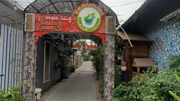 Kampung Wisata yang menonjolkan konsep Keadaan Djawa Eropa dengan memaksimalkan tumbuhan-tumbuhan Herbal.