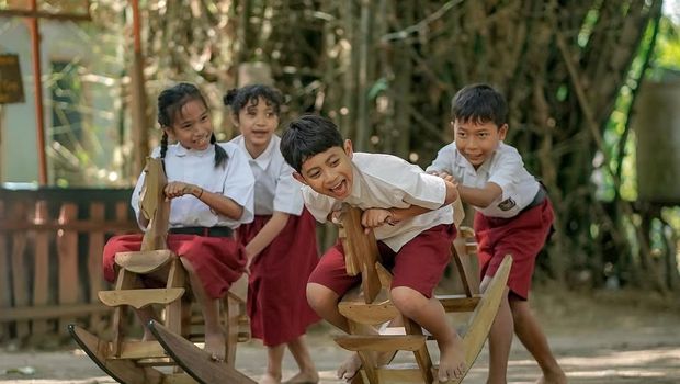 Kampung lali gadget adalah tempat untuk belajar kebudayaan melalui permainan tradisional dan kearifan lokal sidoarjo.