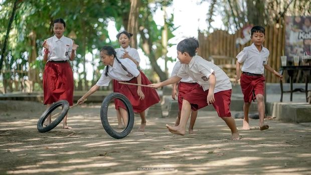Kampung lali gadget adalah tempat untuk belajar kebudayaan melalui permainan tradisional dan kearifan lokal sidoarjo.