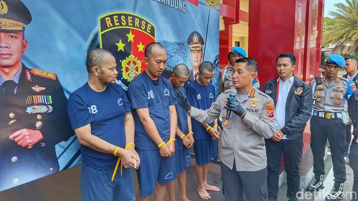 Kapolresta Bandung, Kombes Aldi Subartono, saat melakukan press release, di Mapolresta Bandung, Soreang, Kabupaten Bandung, Senin (6/10/2026). (Foto: Yuga Hassani/ detikJabar)