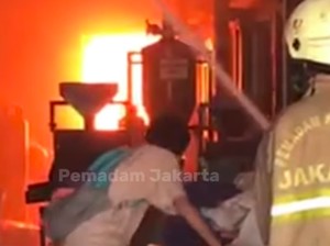 Pabrik Kopi di Matraman Kebakaran, Api Muncul dari Tungku Roasting