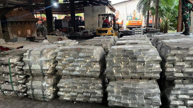 Kejaksaan Agung menyerahkan enam smelter barang rampasan korupsi timah ke PT Timah. (Rumondang/detikcom)