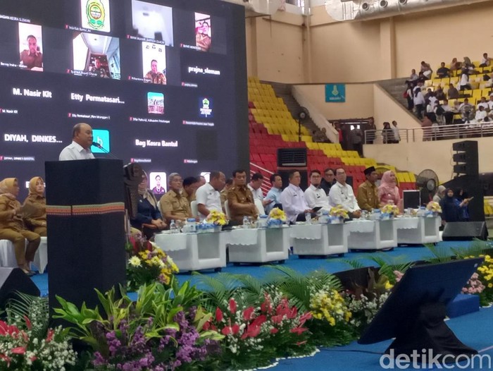 Kepala Badan Gizi Nasional, Dadan Hindayana, dalam rapat koordinasi bersama seluruh SPPG di GOR Jatidiri, Kota Semarang, Senin (6/10/2025).