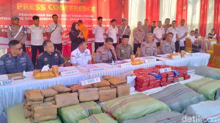 Keterangan pers pengungkapan kasus narkoba di Aceh