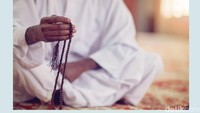 Istighfar merupakan amalan yang sederhana tapi sangat mulia dalam Islam. Istighfar secara bahasa berarti meminta ampun kepada Allah SWT. Istigfar jadi bentuk pengakuan kelemahan diri seorang hamba di hadapan Allah SWT. Foto: Tim infografis detikHikmah