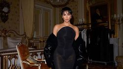 Kim Kardashian Potong Rambut, Makin Mirip Istri Kanye West