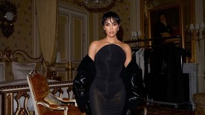 Rambut pixie Kim terinspirasi dari gaya ikonik ala Prancis, pikirin aja Leslie Caron atau Audrey Tautou versi 2025. Foto: Dok. Instagram Kim Kardashian, BOF