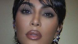 Kim Kardashian Potong Rambut, Makin Mirip Istri Kanye West