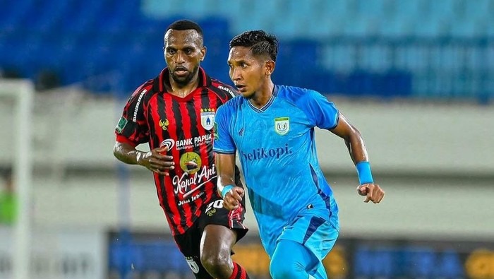 Laga Persela Lamongan vs Persipura Jayapura