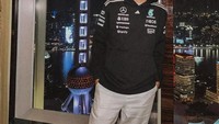 Selain sibuk dengan balapan dan latihan, George juga sering membagikan kegiatan liburannya di instagram. Ini fotonya saat berada di Shanghai.