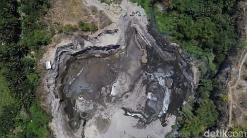 Lokasi tambang galian C di Desa Korleko, Kecamatan Labuhan Haji, Lombok Timur, NTB, Senin (6/10/2025). (Sanusi Ardi W/detikBali)
