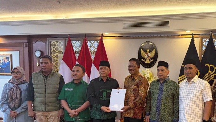 Kementerian Hukum mengeluarkan keputusan pengesahan kepengurusan DPP PPP masa bakti 2025-2030, Senin (6/10/2025), dengan duet Mardiono dan Agus Suparmanto di pucuk partai berlambang Kakbah tersebut.