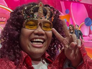 Cerita Marshel Natalan Pakai Pohon Bekas Properti Syuting