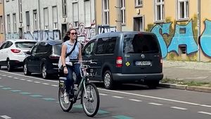Video: Mau Keliling Kota Naik Sepeda di Jerman? Pahami Aturan Ini Video: Mau Keliling Kota Naik Sepeda di Jerman? Pahami Aturan Ini