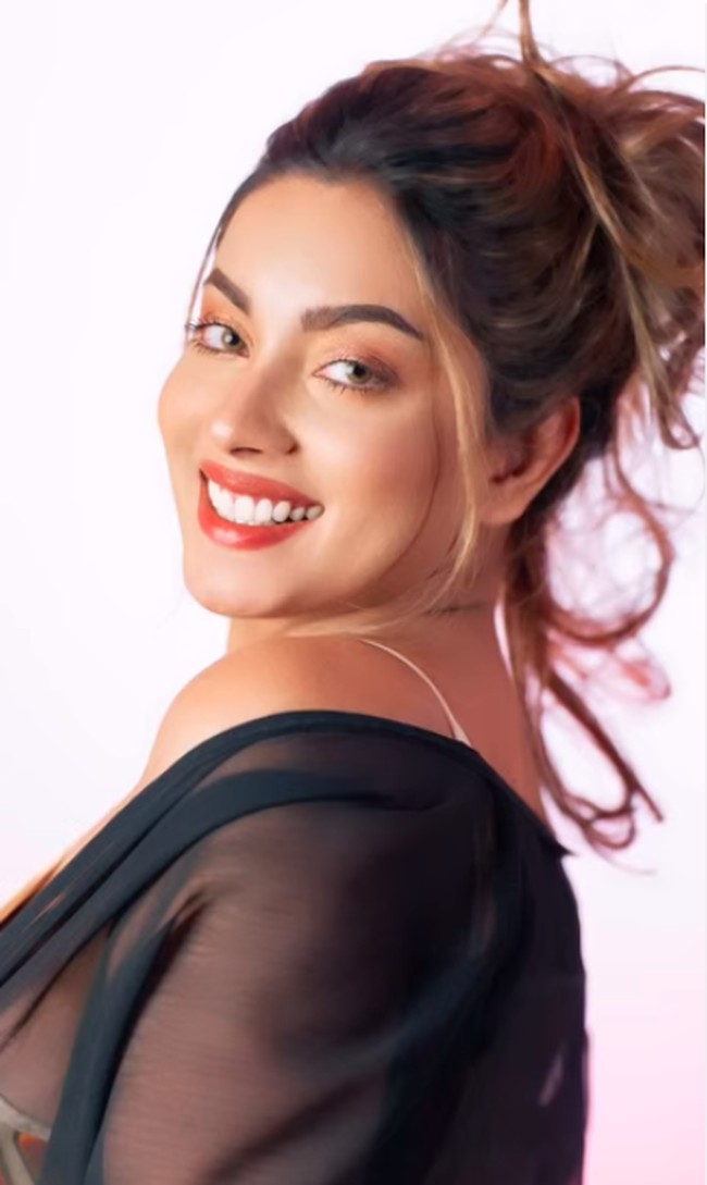 Meghna mengklaim diplomat itu mengaku sudah bercerai. Di saat yang sama, ia diberi tahu bahwa orang Arab Saudi dilarang menikahi orang Bangladesh. Setelah itu, muncul rumor bahwa wanita 30 tahun tersebut hamil dan melakukan aborsi. Foto: Instagram Meghna Alam