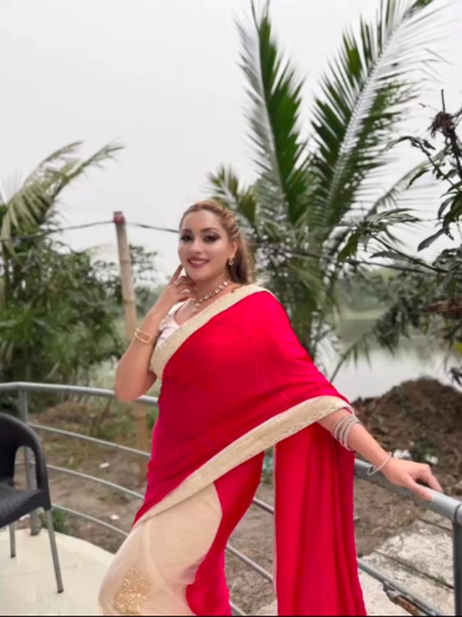 Di Bangladesh, hubungan cinta, kehamilan atau aborsi di luar pernikahan adalah tabu. Saat itu lah ia mulai kehilangan kepercayaan brand dan mimpi buruknya dimulai. Orang-orang benar-benar mengatakan kepadaku, kami tidak dapat memiliki duta merek yang melakukan aborsi, katanya yang mengelak tuduhan itu. Foto: Instagram Meghna Alam