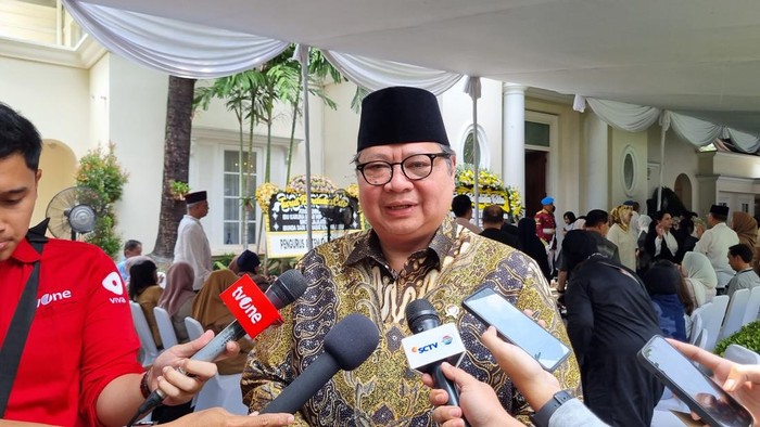 Meko Airlangga dan Menag Melayat ke Rumah Duka Istri Mantan Wapres ke-4 Umar Wirahadikusimah