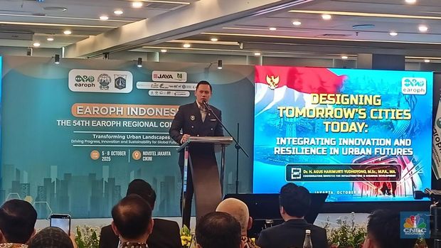 Menteri Koordinator Bidang Infrastruktur dan Perumahan Rakyat, Agus Harimurti Yudhoyono (AHY) dalam 54th EAROPH di Jakarta, Senin (6/10/2025). (CNBC Indonesia/Ferry Sandi)