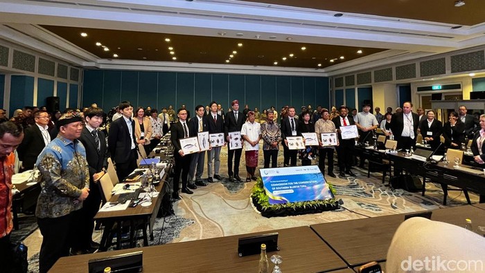 Menteri Kelautan dan Perikanan, Sakti Wahyu Trenggono, pada pembukaan Commission for the Conservation of Southern Bluefin Tuna (CCSBT) ke 32 di Nusa Dua, Badung, Bali, Senin (6/10/2025).