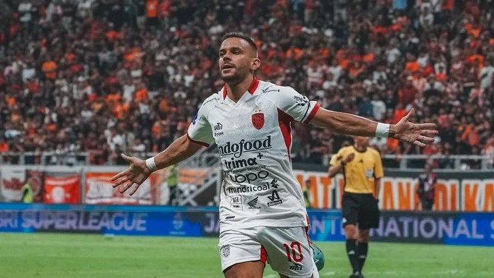 Mirza Mustafic absen selama 1-2 minggu karena pemulihan cedera dislokasi bahu saat jumpa Semen Padang dalam lanjutan Super League, 26 September lalu.