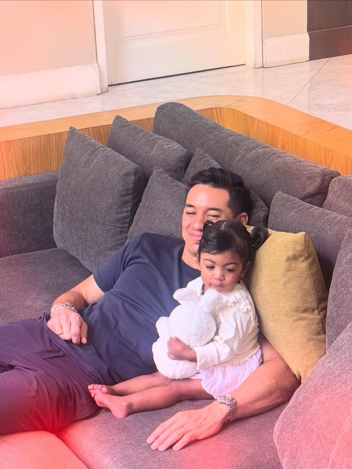 Nana Mirdad Nana Mirdad