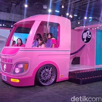 Ada juga Dream Camper van untuk sensasi road trip ala Barbie. Foto: Hestianingsih/Wolipop