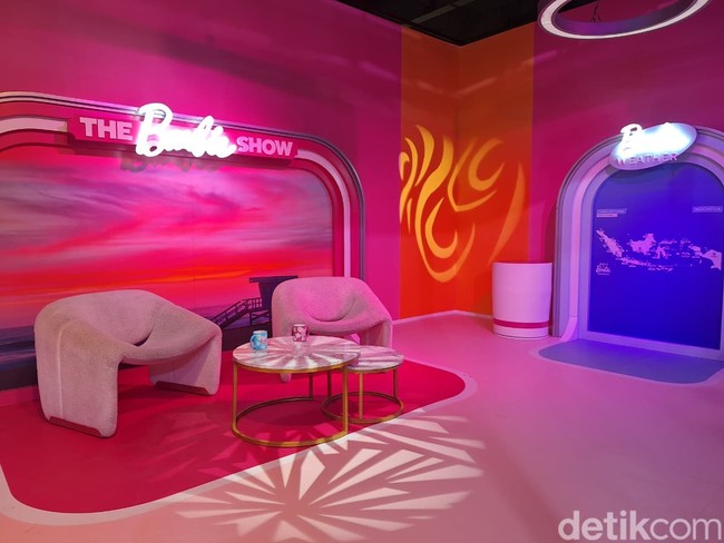 Setiap area dibuat menyerupai set film, memungkinkan pengunjung berinteraksi langsung. Foto: Hestianingsih/Wolipop